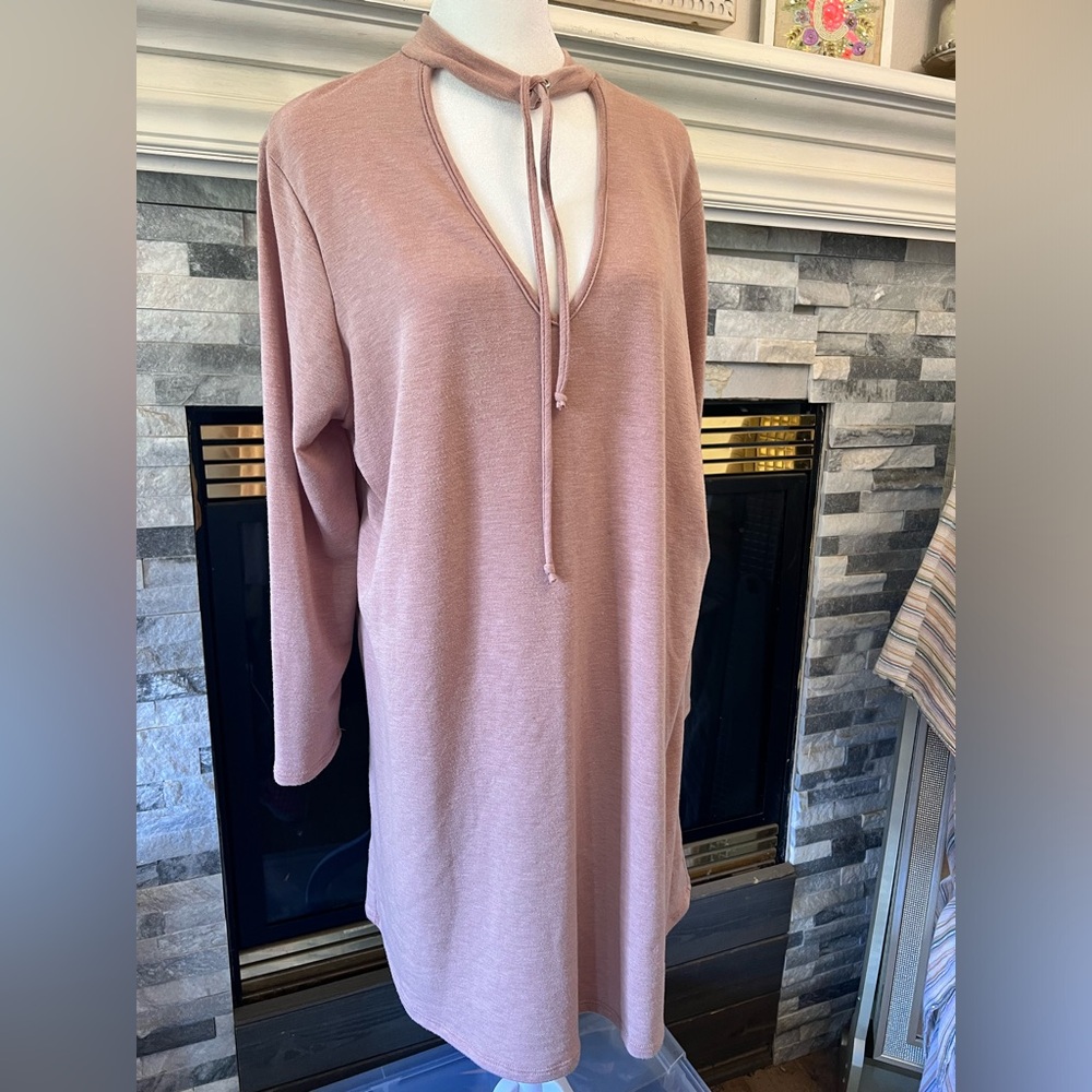Dress With keyhole neck